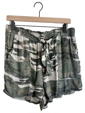 NWT Blu Edit Camo Tie Waist Shorts Green Grey Camouflage Women’s Size Large